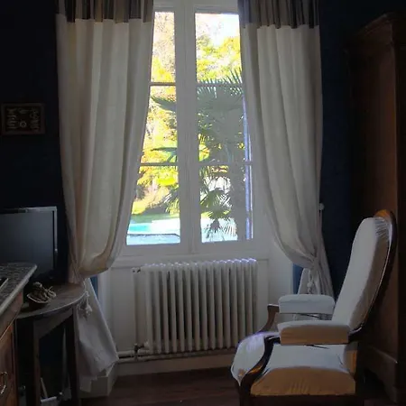 Bed & Breakfast Chateau De Puyrigaud