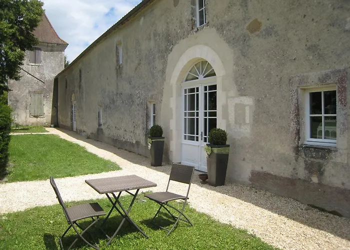 Chateau De Puyrigaud Bed & Breakfast 4*