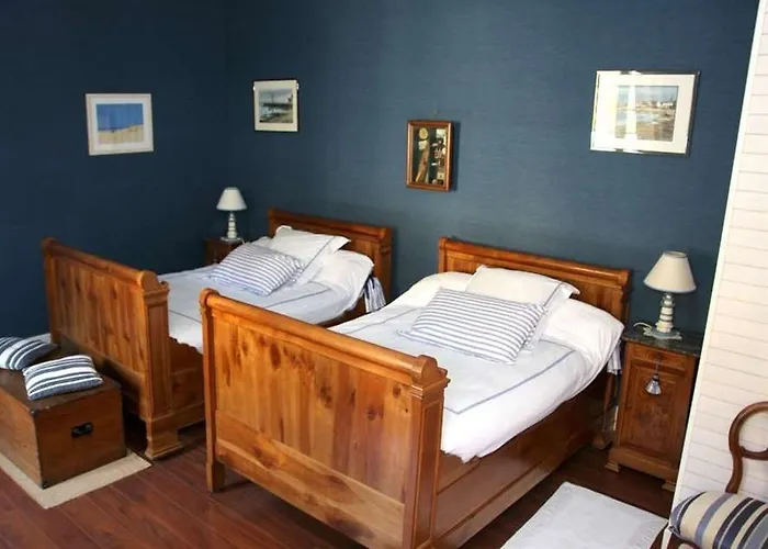 Chateau De Puyrigaud Bed & Breakfast 4*