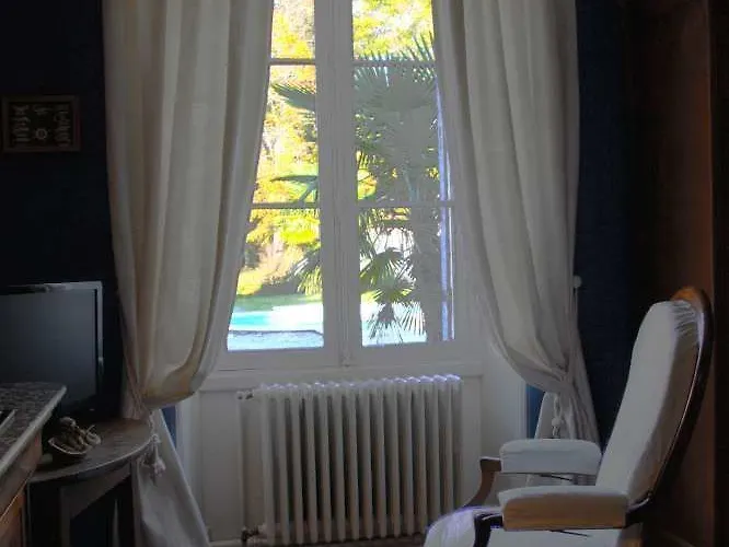 Bed & Breakfast Chateau De Puyrigaud