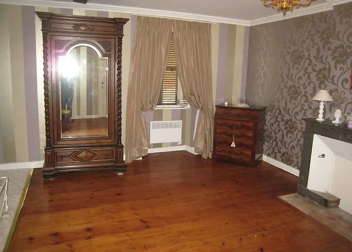 Bed & Breakfast Chateau De Puyrigaud 4*