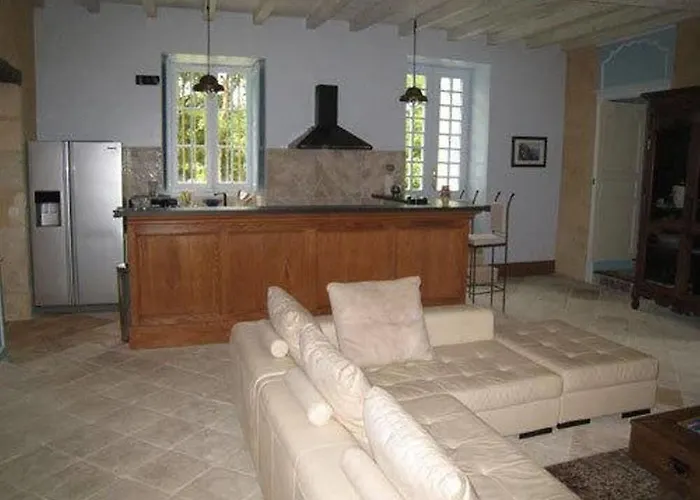 Chateau De Puyrigaud Bed & Breakfast 4*