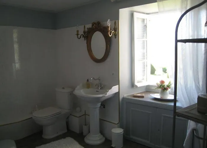 Bed & Breakfast Chateau De Puyrigaud 4*